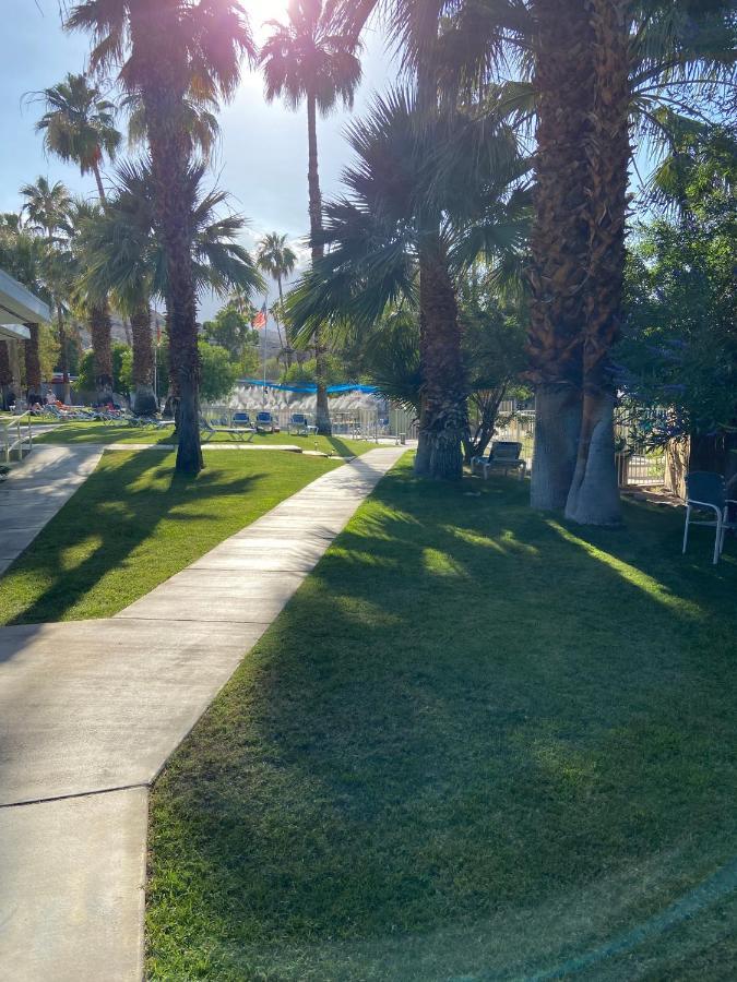 קת'דרל סיטי Ccbc Resort Hotel - A Gay Men'S Resort מראה חיצוני תמונה