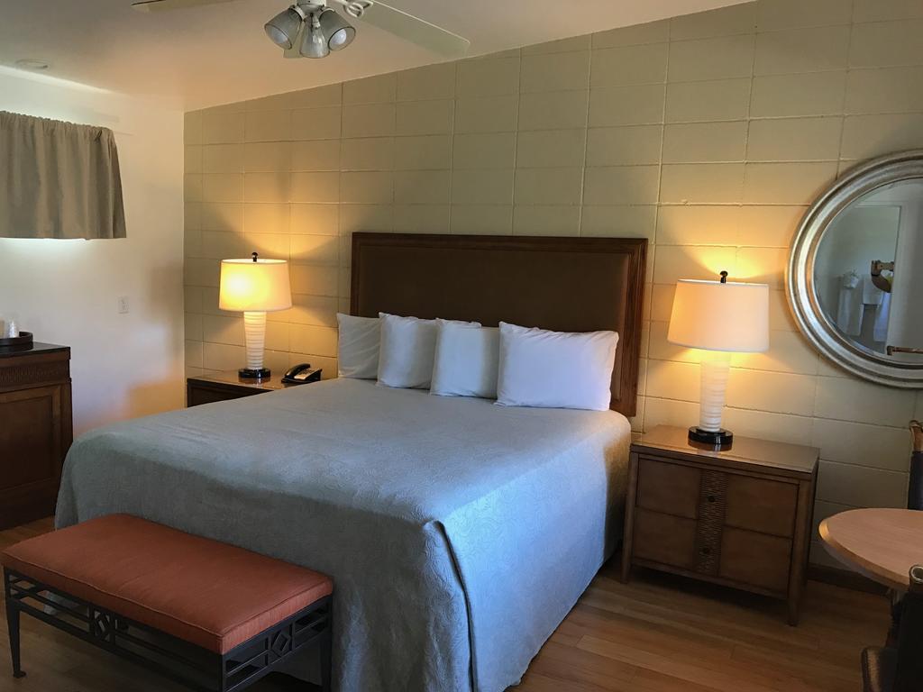 קת'דרל סיטי Ccbc Resort Hotel - A Gay Men'S Resort מראה חיצוני תמונה