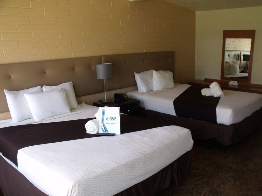 קת'דרל סיטי Ccbc Resort Hotel - A Gay Men'S Resort מראה חיצוני תמונה