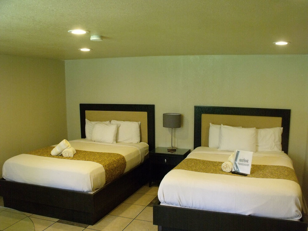 קת'דרל סיטי Ccbc Resort Hotel - A Gay Men'S Resort מראה חיצוני תמונה