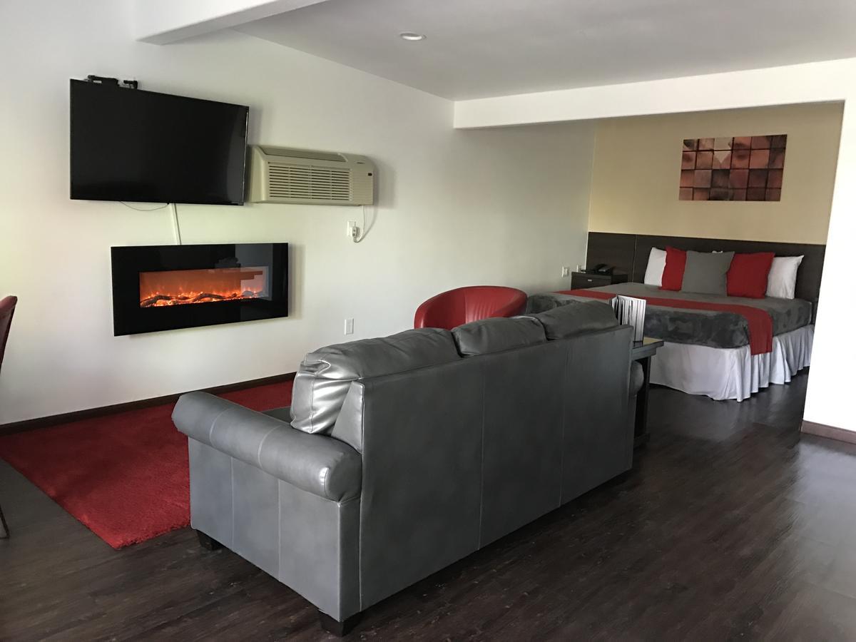 קת'דרל סיטי Ccbc Resort Hotel - A Gay Men'S Resort מראה חיצוני תמונה