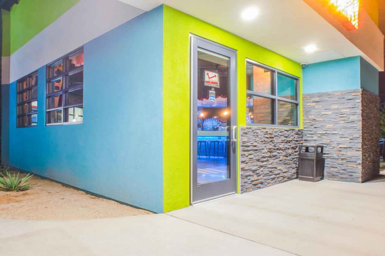 קת'דרל סיטי Ccbc Resort Hotel - A Gay Men'S Resort מראה חיצוני תמונה