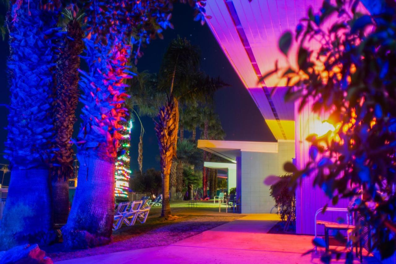 קת'דרל סיטי Ccbc Resort Hotel - A Gay Men'S Resort מראה חיצוני תמונה